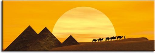 panorama z piramidami